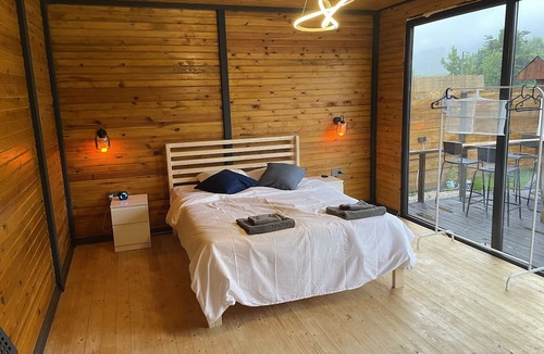 Sapanca House | Isıtmalı havuzu şömine başında jakuzi ile tatilin keyfini çıkarmak isteyenlere