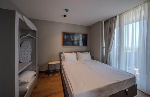 Lara Hotel | Moon Shine