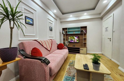 Tepebası Apartment | 5 Numara-Merkezi konumda ferah 1+1