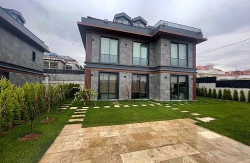Arnavutkoy House | 4-bedroom house in lovely İstanbul with forest view.Nearest Istanbul Airport.