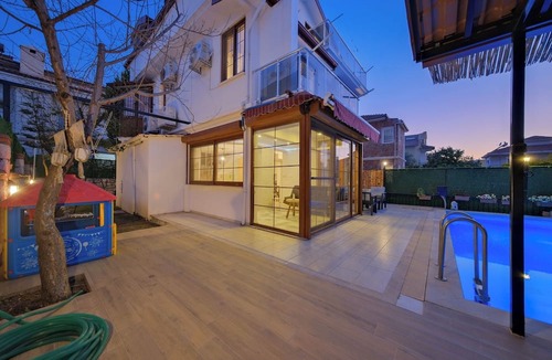 Fethiye City Center Villa | ilyaholidayhomes villa ekinoks 4-bedroom villa with AC in cool Fethiye