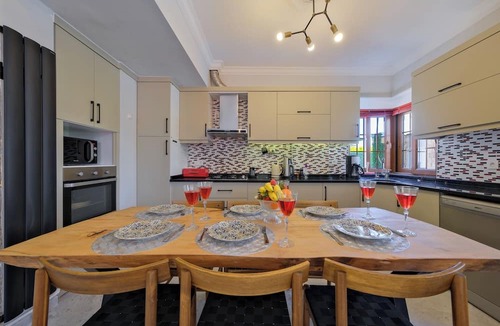 Fethiye City Center Villa | ilyaholidayhomes villa ekinoks 4-bedroom villa with AC in cool Fethiye