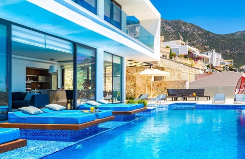 Kalkan Villa | Villa for 10 with stunning views & infinity pool