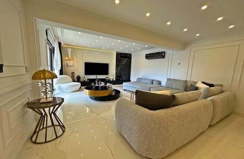 Beylikduzu Villa | 6-room Villa with Private Pool and Garden