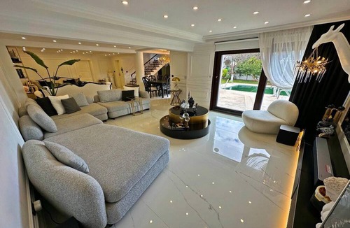 Beylikduzu Villa | 6-room Villa with Private Pool and Garden