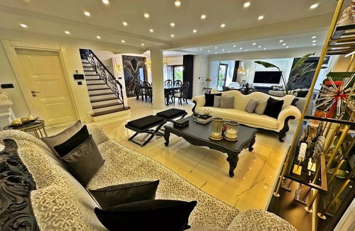 Beylikduzu Villa | 6-room Villa with Private Pool and Garden