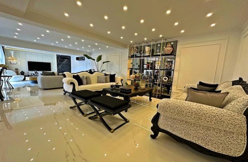 Beylikduzu Villa | 6-room Villa with Private Pool and Garden