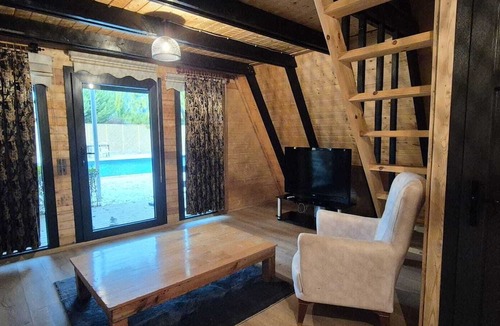 Muratpasa House | Charming bungalow with WiFi and AC in beautiful Antalya