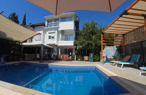 Kadriye Villa | ELIT3-14 BEDS-7rooms FULL TRIPLEX VILLA in BELEK with 10meter PRIVATE POOL & GARDEN WI-FI- Full Kitchen & Bed Equipments-New Air Conditions free parking