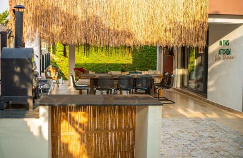Cesme Villa | Luxury Vacation Seaside Villa with Privacy