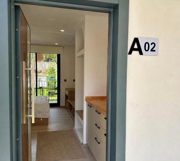 Side Apartment | Oregano Side Select