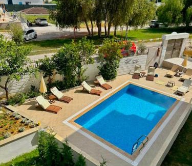 Side Apartment | Oregano Side Select