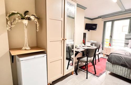 Kumkapi Apartment | Central Comfort Bright Studio