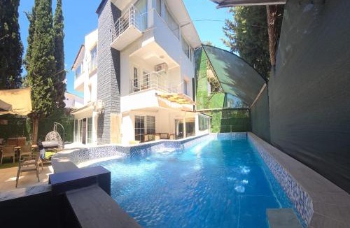 Kadriye Villa | GREENvilla1 Belek-15 BEDS-7rooms FULL TRIPLEX VILLA in BELEK with 10meter PRIVATE POOL & GARDEN WI-FI- Full Kitchen & Bed Equipments-New Air Conditions free parking 3shower & wc