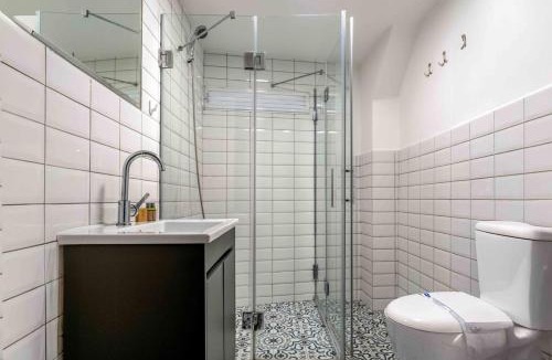 Bebek Apartment | Charming Cozy 2bed1bath Shoreline Bebek! #95