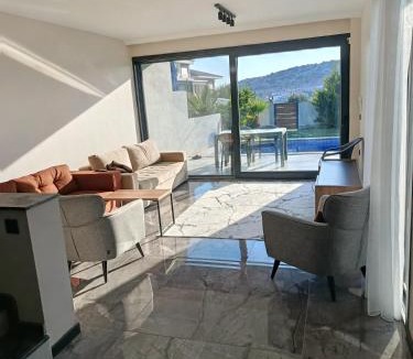 Cesme Villa | havuzlu müstakil villa 4 oda 1 salon