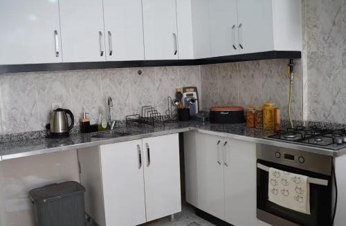 Cinarcik Apartment | Seaside 2BR Retreat Çinarcik