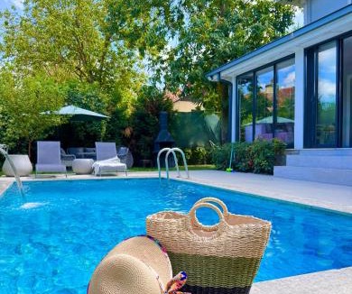 Sapanca Villa | Cadde Sapanca Sıcak Havuzlu Geniş Bahçeli