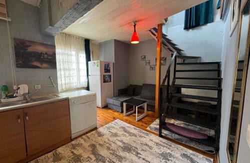 Cihangir Apartment | Three Houses