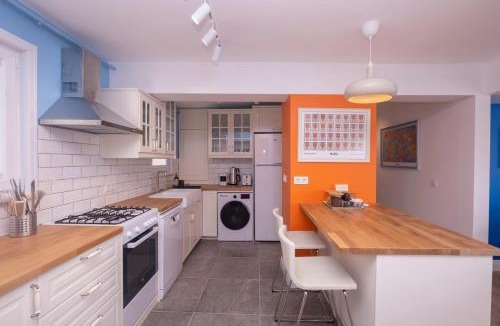 Kabatas Apartment | Bosphorus and Palace View Top Floor Apartment