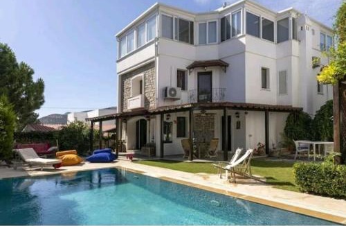 Bodrum City Center Villa | Bodrum Merkezde Müstakil Havuzlu Villa