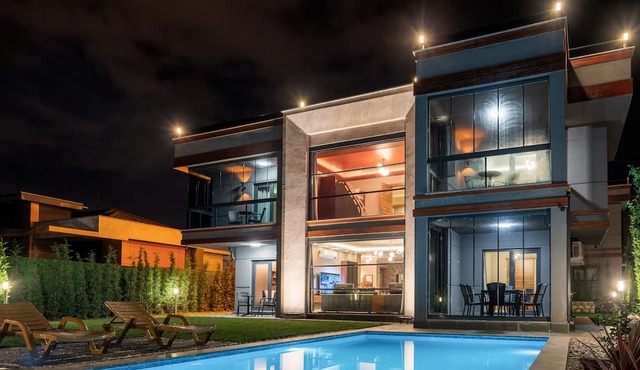Luxury villa w/mntn & lake views, private pool (Alcohol not Allowed) in Sapanca in sapanca