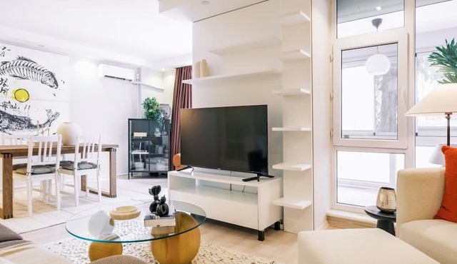 Stylish Retreat, 10 Min to Bebek Beach