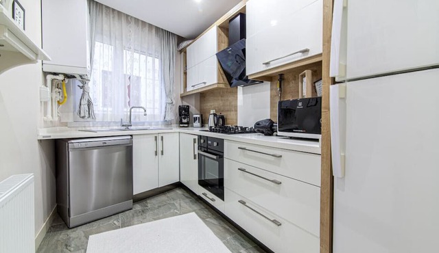 Vibrant and Central Flat with Balcony in Maltepe in Istanbul