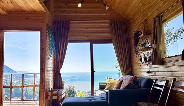Deniz ve Doğa Manzaralı Büyük Ahşap ev in rize