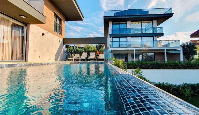 Beautiful 4BR Villa W/ Pool Istanbul Villa 1001