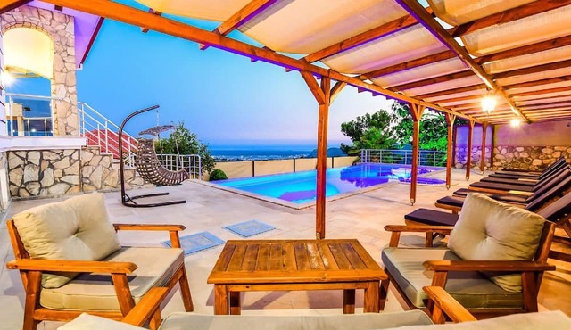 Spacious 4BR Villa W/ Pool , Fethiye Villa 1005 in Karadere