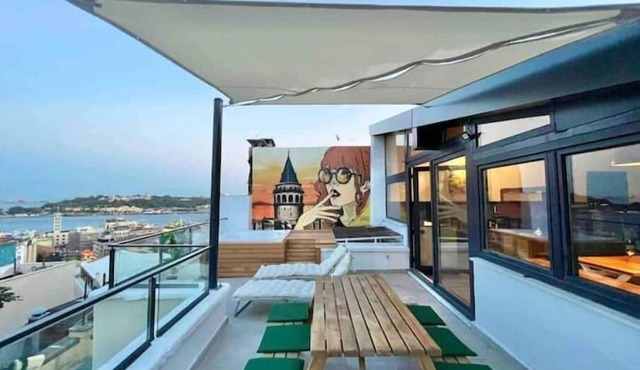 Luxury 4 BR with Seaview, Private Terrace & Jacuzzi in Istanbul
