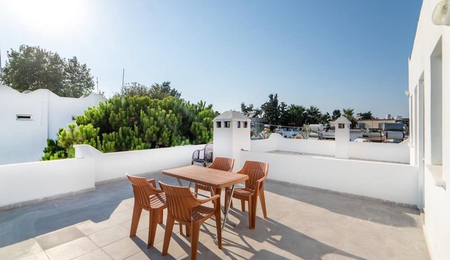 Charming Flat w Terrace 3 min to Beach in Bodrum in Bodrum