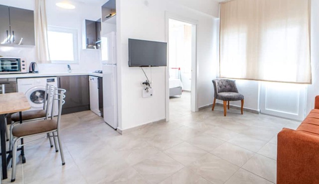 Flat w Balcony Garden 3 min to Beach in Bodrum in Bodrum