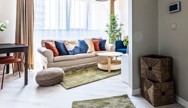 Residence Flat w Shared Pool, 5 min to Metro in Istanbul