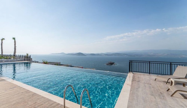 Sea View Villa w Garden, Balcony By Beach in Milas in Milas