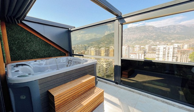 Luxus-Duplex Apartment, Whirlpool, Sea View, Bar, Bathrooms, Gym, private Beach in Alanya