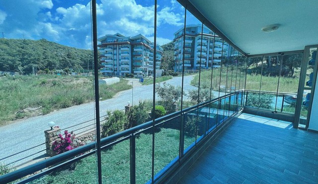 Luxeriöse Duplex Wohnung mit Pool, Garten, Balkonen in Meeresnähe in Kargicak