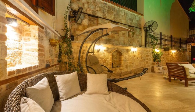 Luxury Triplex Villa with Pool