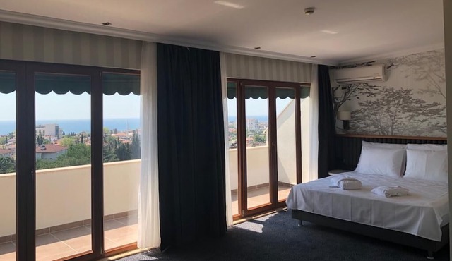 Double Royal Hotel in Darica