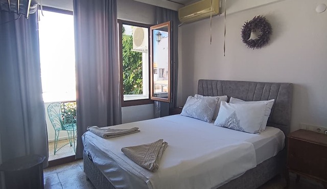 Anzac Golden Bed in Kusadasi