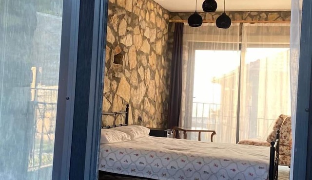 Nur Karen Taş Konak in Dikili