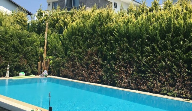 "İzmir Alaçatı'da Özel Havuzlu, Lüks ve Konforlu Tatil Villası