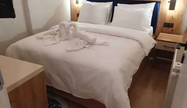 SPACIOUS ROOM WITH BEDROOM, KITCHEN, BATHROOM, AIR CONDITIONER in Istanbul