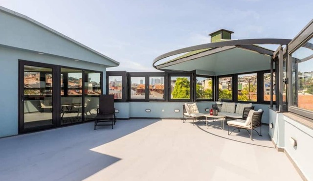 This apartment is a 2 bedroom(s), 2 bathrooms, located in Beşiktaş, İstanbul. in Besiktas