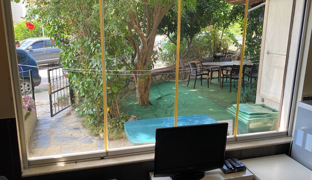 Cukuralti Plajina 50m, Mustakil Girişli ve Bahçeli, 3+1 Full Eşyalı Daire in Izmir