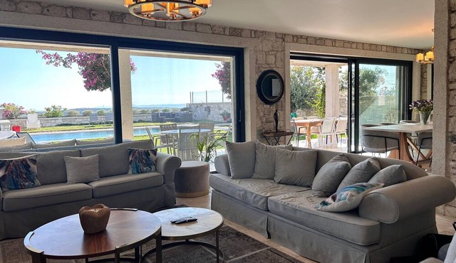 Gorgeous Stone Villa in Cesme in Çesme