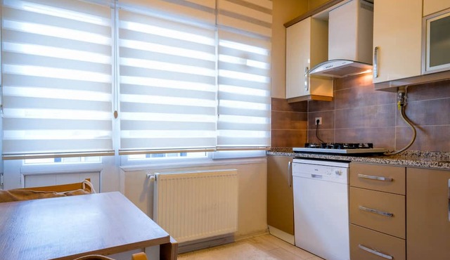 Flat w Balcony 5 min to Metro and Coast in Izmir
