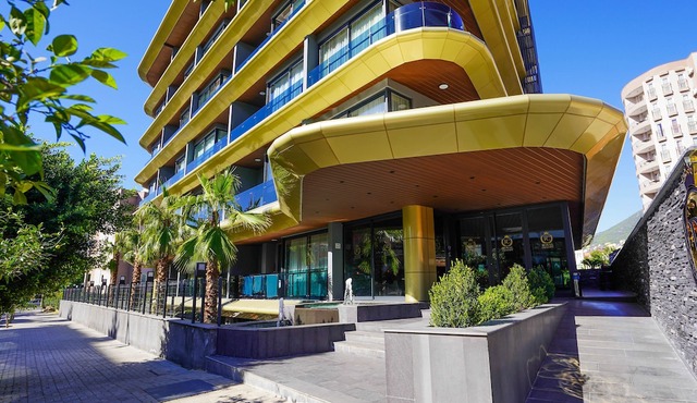 Brand new apartment in premium residential complex. 400m from Kleopatra beach! in Antalya