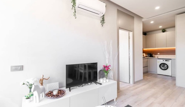 Central Studio w Balcony 10 min to Lara Beach in Antalya